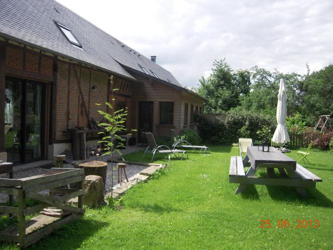 La terrasse, à l'arrière - Gites Vert-Pomme, le Tilleul